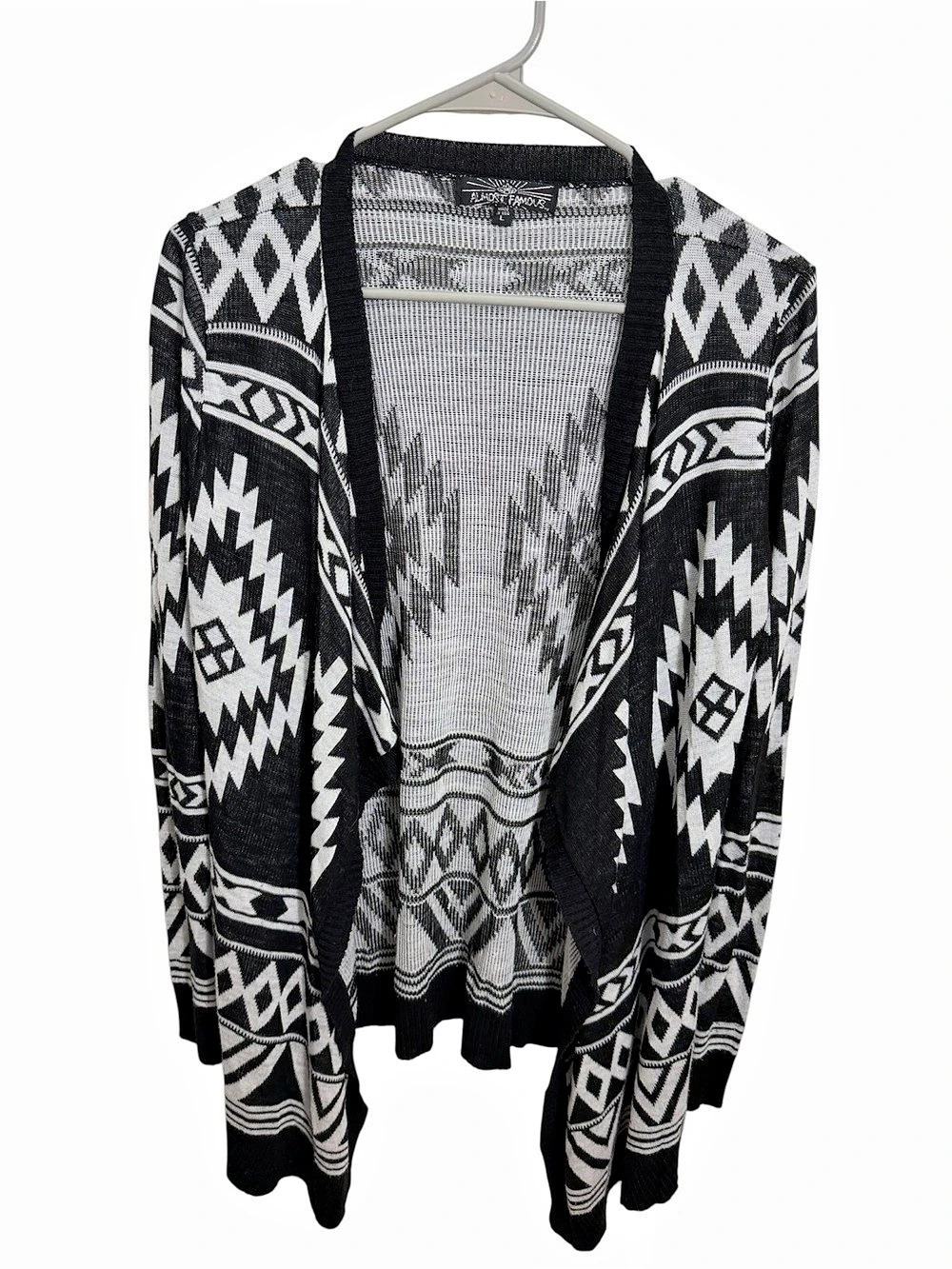 Almost Famous Women's Black & White Open Front waterfall  Cardigan! Size Large!